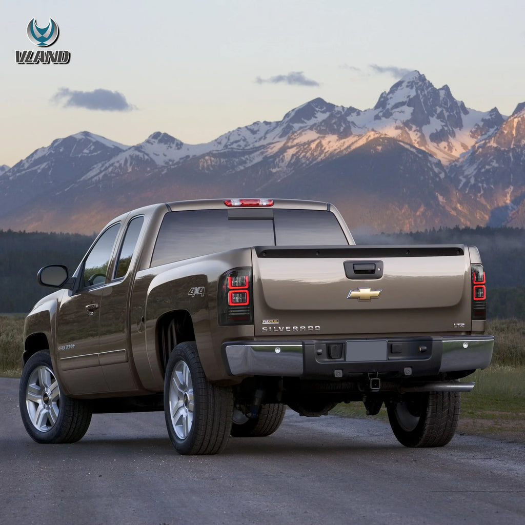 07-13 Chevrolet Silverado 1500 2500HD 3500HD 07-14 Sierra (Denali) 3500HD Dually Vland LED II Tail Lights With Red Turn Signal Clear
